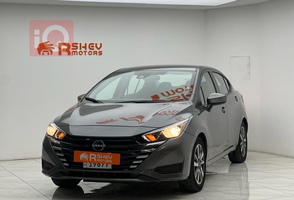 نيسان فيرسا